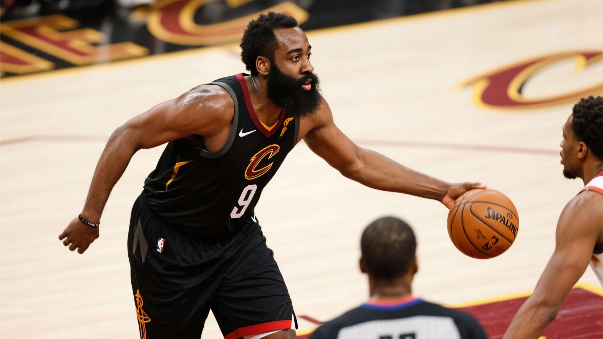 在激烈的NBA赛场上，一名球员的数据并不能完全展现他的价值。正如近日热门对决中，